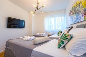 Postel nebo postele na pokoji v ubytování Penthouse Apartment Perla with Jacuzzi