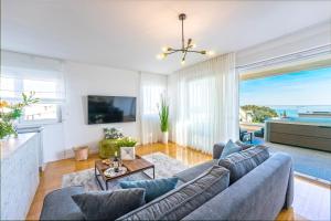 TV a/nebo společenská místnost v ubytování Penthouse Apartment Perla with Jacuzzi