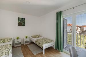Ένα ή περισσότερα κρεβάτια σε δωμάτιο στο Apartman Krstičević