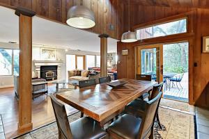 a dining room and living room with a wooden table and chairs at Casa Pinostella in Templeton