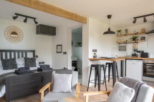 Η κουζίνα ή μικρή κουζίνα στο The Jolly Lodge-Sea Views-Free Parking
