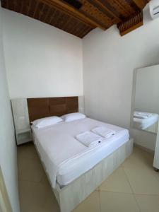 A bed or beds in a room at Kompleksi Jakaj