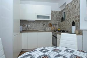 Kuchyňa alebo kuchynka v ubytovaní Apartman MAMI-KROK