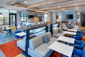 Lounge atau bar di Hyatt House Tallahassee Capitol University