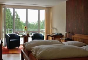 Postel nebo postele na pokoji v ubytování Hotel Landhaus Berghof + 30 fotografií