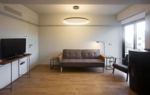 a living room with a couch and a tv at Luxury apartment near Fonte Luminosa in Lisbon