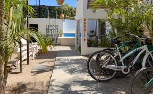 a bike parked in front of a building at Perro Surfero Hotel in Todos Santos