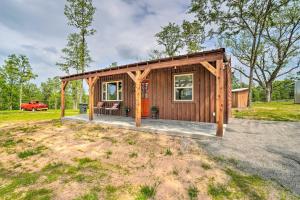 Gallery image of Updated Studio Cabin in Ozark with Yard and Mtn View in Ozark