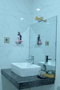 Phòng tắm tại Huyen Nga Hotel