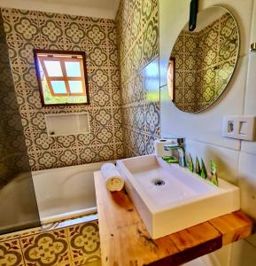Ένα μπάνιο στο Empório reserva da serra com área lazer natureza e excelente localização