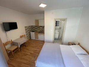 Gallery image of Apartments Dionis in Kotor +17 photos