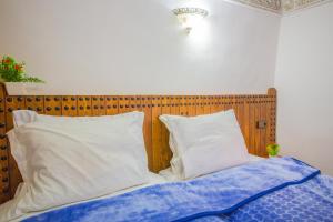 Postel nebo postele na pokoji v ubytování Riad Fes Basma