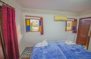 Postel nebo postele na pokoji v ubytování Riad Fes Basma
