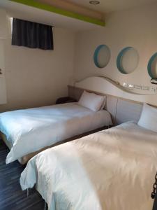 Postel nebo postele na pokoji v ubytování 微旅時尚旅店