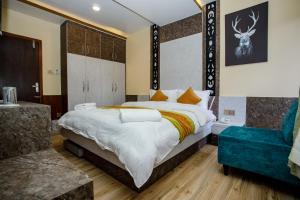 Un pat sau paturi într-o cameră la Gauri Shankar Hotel Nagarkot