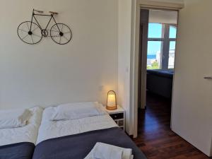 Posteľ alebo postele v izbe v ubytovaní Flat in Primel with Sea View & Beaches Nearby
