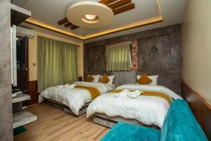 Un pat sau paturi într-o cameră la Gauri Shankar Hotel Nagarkot