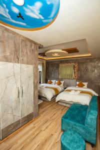 Un pat sau paturi într-o cameră la Gauri Shankar Hotel Nagarkot