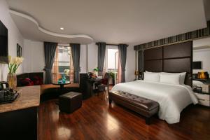 Voodi või voodid majutusasutuse La Nueva Boutique Hotel Hanoi & Spa toas
