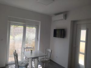 TV a/nebo společenská místnost v ubytování Batalaža studio