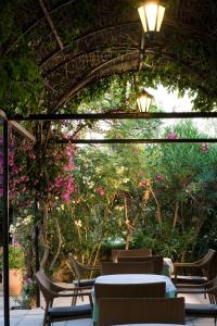 A garden outside Bella Venezia