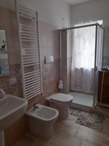 a bathroom with a toilet and a sink and a shower at Casa Iacovelli in Casalvecchio di Puglia