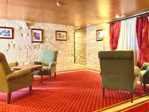 Ein Sitzbereich in der Unterkunft Hotel Pazo de Lestrove by Pousadas de Compostela