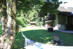 Zahrada ubytování Chalet Falcon - Luxury Swiss Retreat with Hot-Tub
