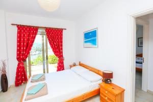 Postel nebo postele na pokoji v ubytování Skiathos Seaview Villa with Pool + 37 fotografií