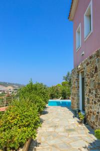 Bazén v ubytování Skiathos Seaview Villa with Pool nebo v jeho okolí