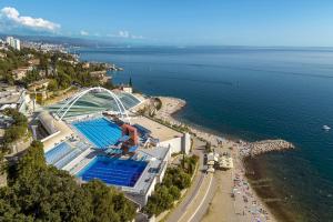 A bird's-eye view of Apartment Rijeka with sea view