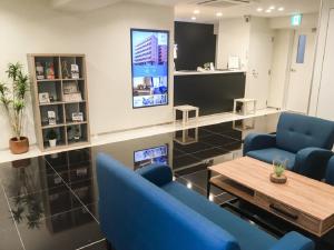 TV in/ali zabaviščno središče v nastanitvi HOTEL LiVEMAX Yokkaichi Ekimae