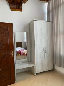 A bed or beds in a room at Kompleksi Jakaj