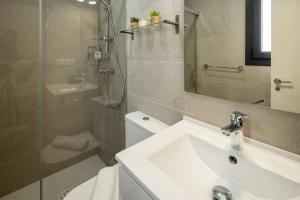 Kúpeľňa v ubytovaní El Sol & la Sal de Cádiz Little Apartments + 27 fotografií