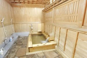 Koupelna v ubytování 高野山 宿坊 大明王院 -Koyasan Shukubo Daimyououin- + 31 fotografií