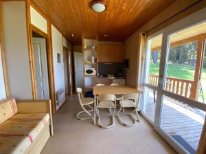 Fotografia z galérie ubytovania Chalets au bord de l’eau v destinácii Lapte