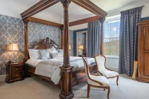 Un pat sau paturi într-o cameră la LLys Aeron Guest House