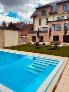 Bazén v ubytování Joy Aparthotel Keilberg nebo v jeho okolí