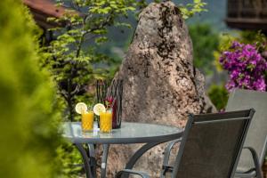 Nápoje v ubytování Almhotel Grünsteinblick