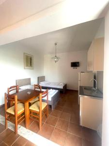 A cozinha ou kitchenette de Hotel Athina