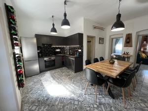 Kuchyňa alebo kuchynka v ubytovaní Péter Dock Boutique Villa Keszthely