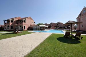 Bazén v ubytování Louvros Studios Sidari Corfu nebo v jeho okolí