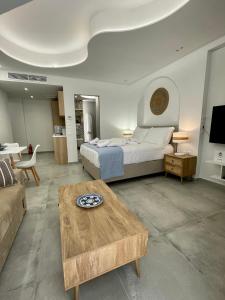 מיטה או מיטות בחדר ב-Chic Centre Suites Athens