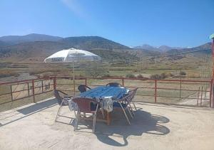 Γενική θέα στο βουνό ή θέα στο βουνό από  αυτό το πανδοχείο