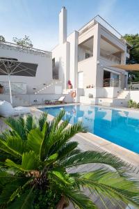 Bazén v ubytování Kalavria Luxury Suites, Afroditi Suite with magnificent sea view and private swimming pool. nebo v jeho okolí