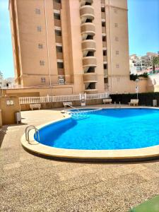 Bazén v ubytování LOMAS DEL MAR TORREVIEJA SOBRE EL MEDITERRÁNEO nebo v jeho okolí
