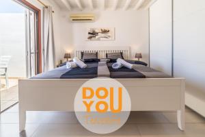 a bedroom with a bed with a do you target sign on it at Apartment Paraiso Royal in Arona