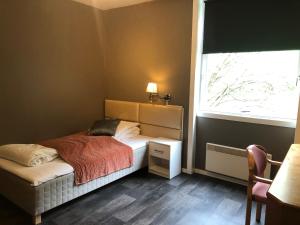 Postel nebo postele na pokoji v ubytování Rjukan Gjestehus + 25 fotografií