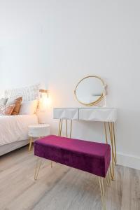 Łóżko lub łóżka w pokoju w obiekcie Family HOME SUITS Encantos de Sevilla
