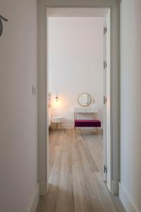 Łóżko lub łóżka w pokoju w obiekcie Family HOME SUITS Encantos de Sevilla